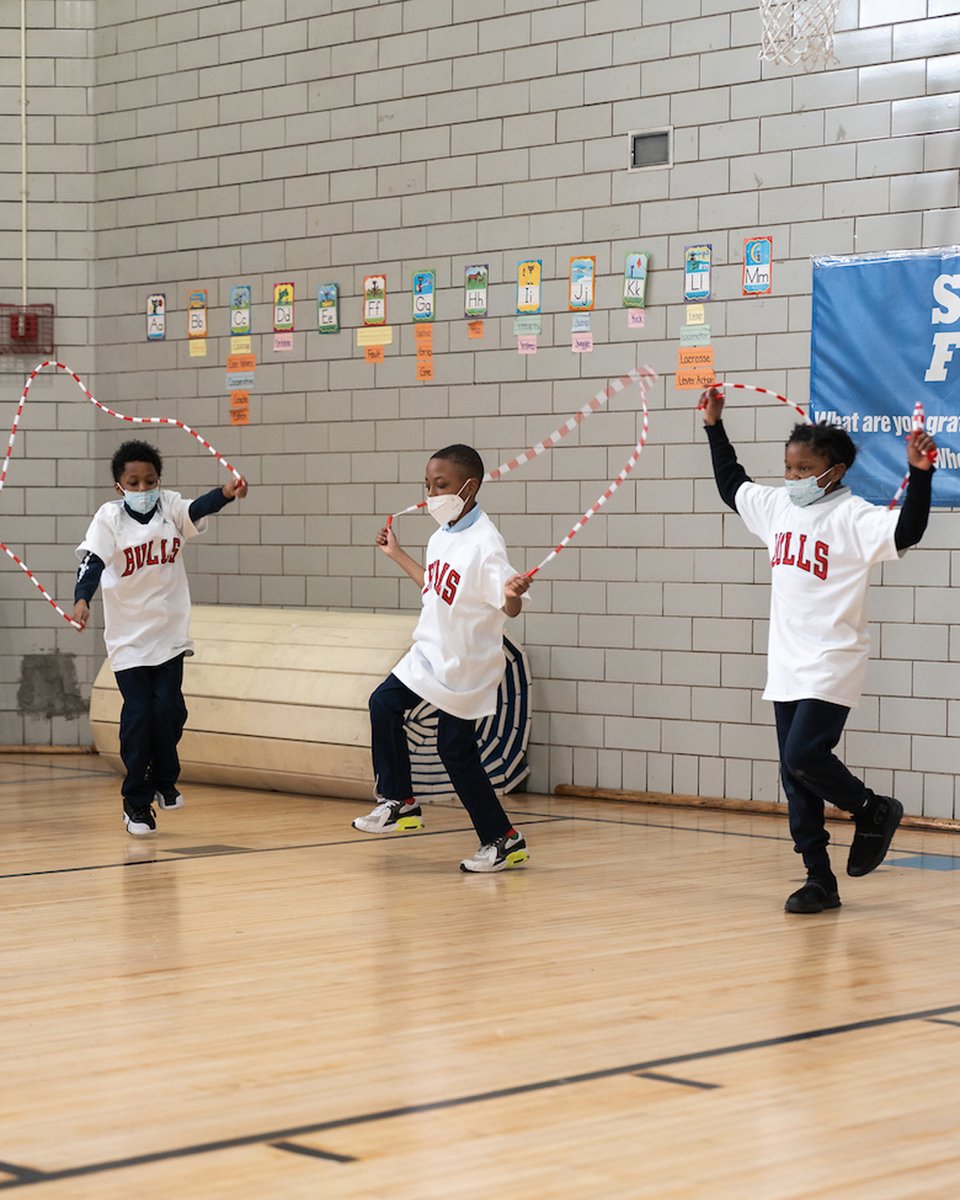 bullscommunity's tweet photo. Staying fit together πͺ
We partnered with @RushMedical to host fit clinics at @ChiPubSchools to promote physical health in youth leading up to the NBAβs Fit Week! #NBAFit
π: https://t.co/WMQD45h20W https://t.co/FuCum5sgJb