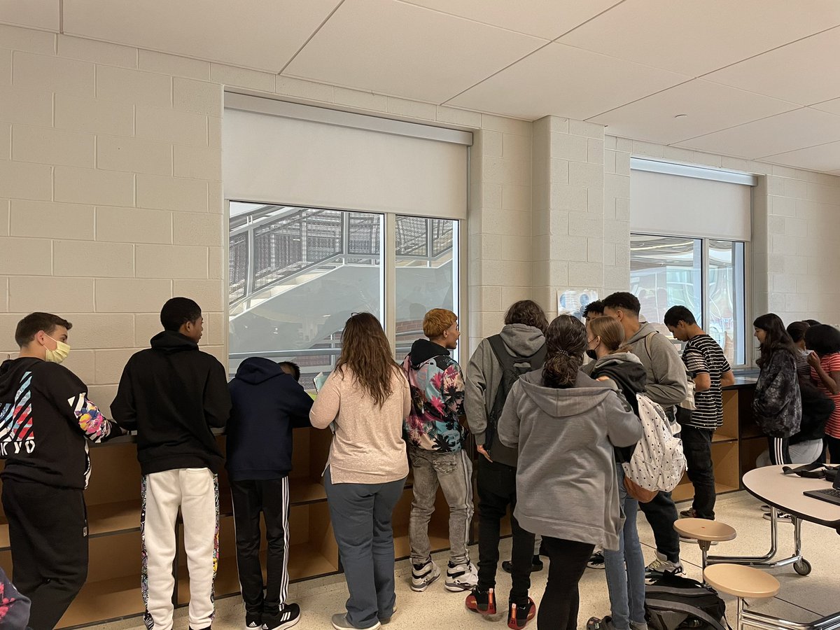 Mrs_CreazzoCSC's tweet photo. On our #SELday Giving Tuesday, @BASDBroughalMS staff and students had the opportunity to write notes of thanks and gratitude to their peers! A small gesture can go a long way! https://t.co/SFD1P097dj
