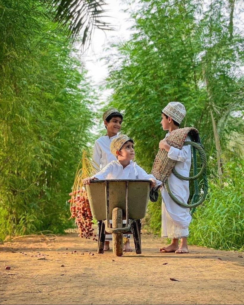 أحياناً يجتمع كل ما تحتاجة من الأصدقاء في صديق واحد و الجميل أن يكون لك قلب أنت صاحبه لكن الأجمل أن يكون لك صاحب أنت قلبه فبعض الأصدقاء تقضي معهم ساعات من الحديث المتواصل لتختمها بعبارة "ماحسيت بالوقت"