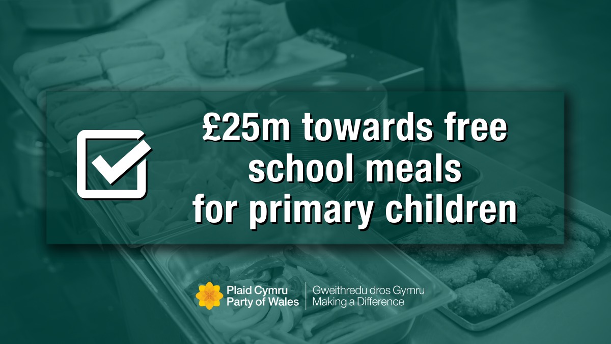 Plaid_Gwynedd's tweet photo. 🧑‍🍳🍐🍗🍝🟢🟡 
Good news - today the Welsh Government has announced £25m funding to make the Plaid Cymru policy of free school meals for all primary school pupils a reality! 👍 https://t.co/eGPtc82qUu