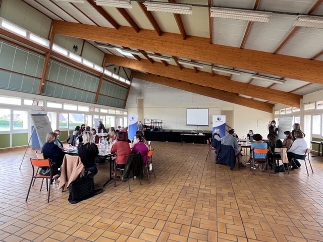 CharlesEstelle1's tweet photo. L’atelier des #compétences @pole_emploi pour le secteur des #Service à la #Personne du 29/03 sur le Santerre Sud Oise a réuni
👉17 structures 
👉Les opportunités d'emploi sont NOMBREUSES !
C'est 6500 salariés sur la zone d'emploi, le 2ème secteur qui recrute le plus
@fepem_HDF https://t.co/wNlVbO5bty