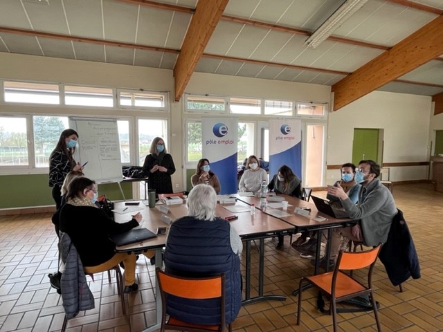 CharlesEstelle1's tweet photo. L’atelier des #compétences @pole_emploi pour le secteur des #Service à la #Personne du 29/03 sur le Santerre Sud Oise a réuni
👉17 structures 
👉Les opportunités d'emploi sont NOMBREUSES !
C'est 6500 salariés sur la zone d'emploi, le 2ème secteur qui recrute le plus
@fepem_HDF https://t.co/wNlVbO5bty