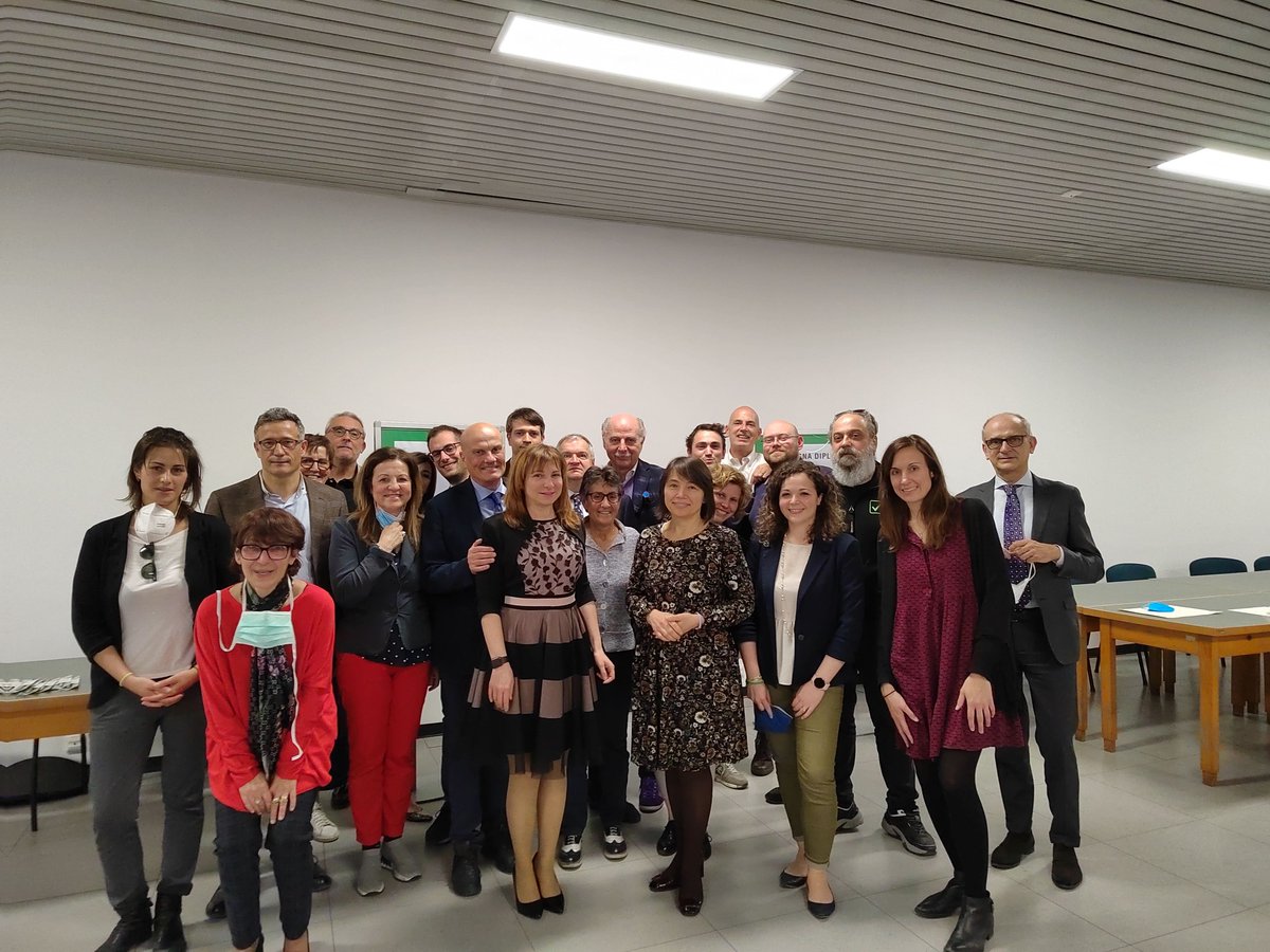 letiziamoratti's tweet photo. Complimenti ai 16 Medici di medicina generale dell'#AtsPavia che hanno concluso il corso di formazione specifica e hanno ricevuto il diploma. Tanti auguri ai giovani medici per una carriera professionale ricca di soddisfazioni. https://t.co/EK1q0XY6Ot
