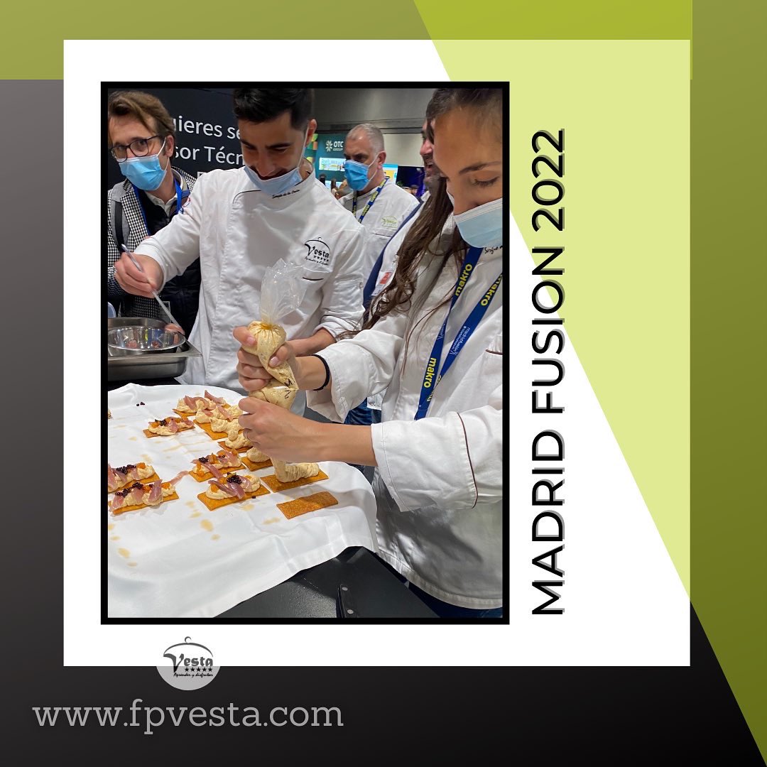 ISFPVesta's tweet photo. Hoy el auténtico Sabor del Mar de la mano de Sergio de La Orden, chef del Restaurante El Mosqui en el Stand del @ISFPVesta en @madridfusion 
Visítanos, pídenos información y prueba en barra las deliciosas tapas de nuestro chef
.
‼️Vesta, esencia pura de FP‼️ https://t.co/SsDHVkC24V