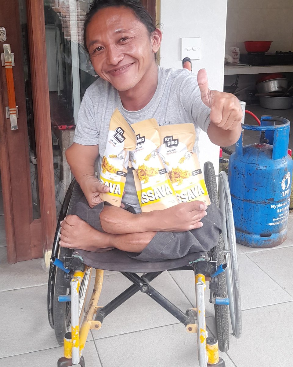 KetutBudiarsa4's tweet photo. Saya ada bikin usaha keripik singkong, keripik talas dan keripik daun kelor. Siap kirim seluruh bali dan indonesia. Terimakash https://t.co/weTM893Uh9