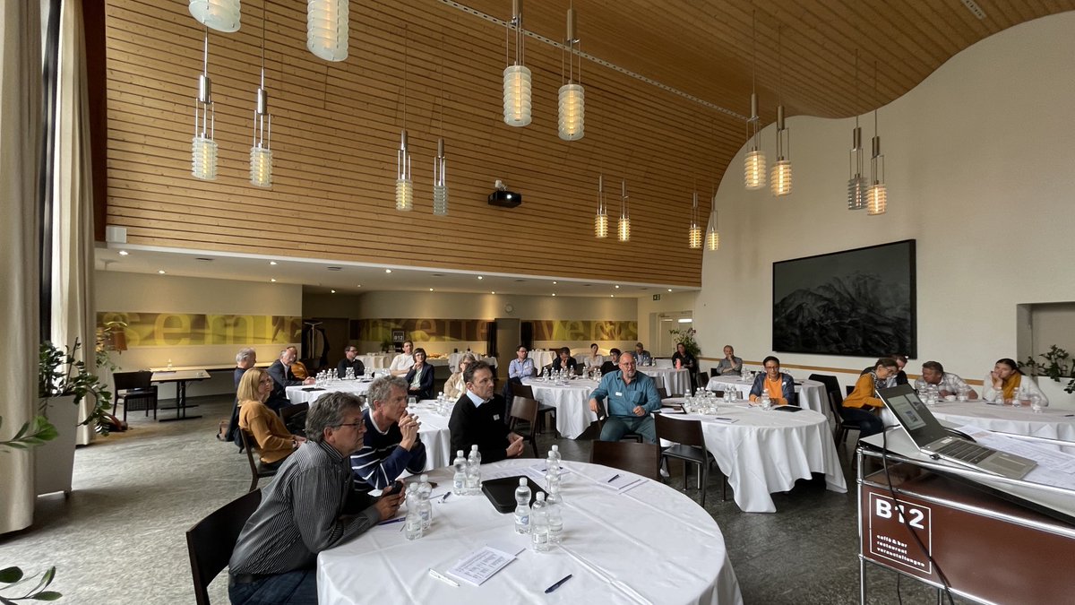 Seminar Wirtschaftsforum ⁦<a href="/wifo_gr/">Wirtschaftsforum Graubünden</a>⁩ @kanton_gr⁩ in Chur. Spannende Themen und gute Gespräche #graubündenfirst