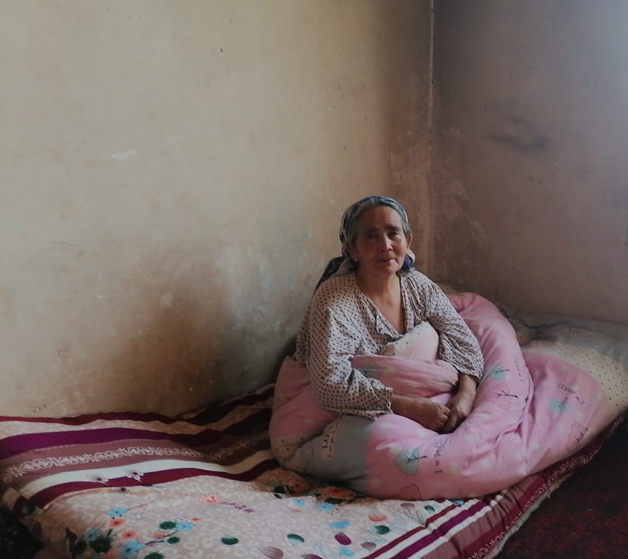 _parach's tweet image. Doğu Türkistanlı bir Uygur Türkü olarak, Yedi sene sonra annemin hayatta olduğunu, dört yaşında ayrıldığım çocuğumun vefat ettiğini öğrendim, ama sesini duymaya fırsat bulamadım. Bu soykırım böylemi sonuçlanır, yoksa dahası mı var?