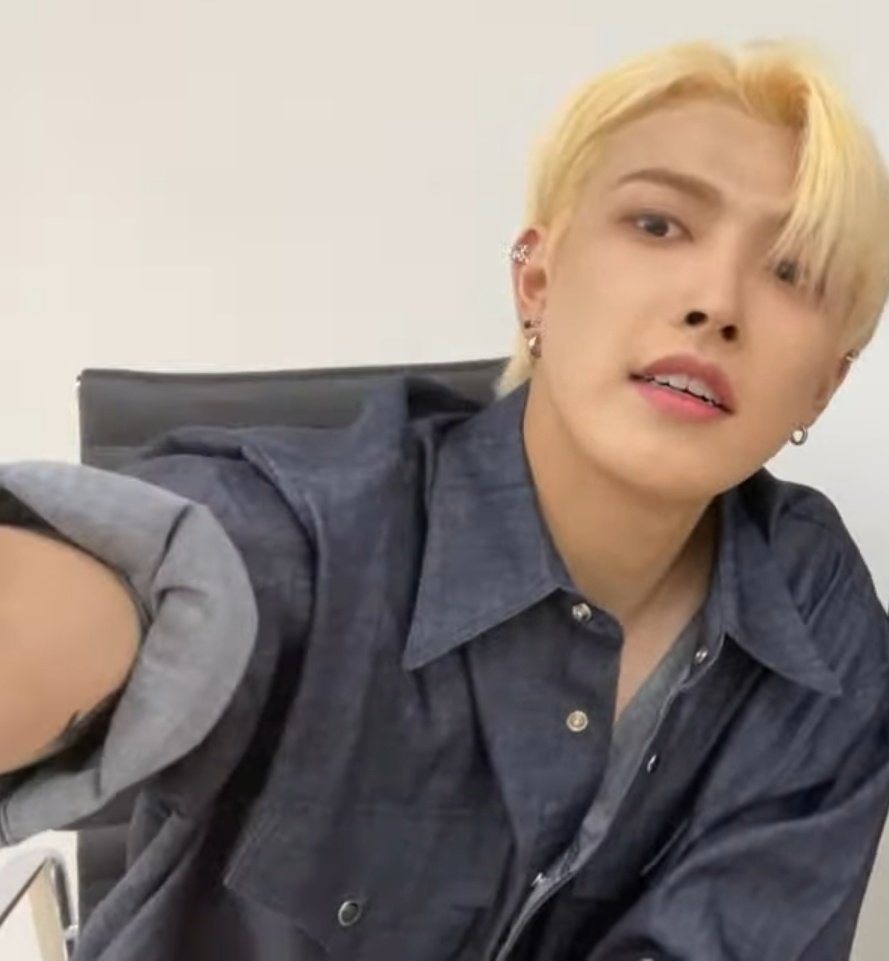 hjhopeworld's tweet photo. HELP HONGJOONG HAS A NEW ARM TATTOO https://t.co/5CWn0yEsg6
