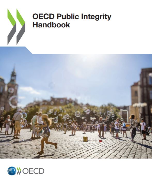 OECDgov's tweet photo. Are you working to improve people’s lives❓ Then you know #integrity is key❗️

The OECD Public #Integrity Handbook provides guidance to public officials, businesses, CSO's, &amp; all of society on how to strengthen public integrity.

See 👉https://t.co/zudCzrqYq6

#RenewWithIntegrity https://t.co/k4FBdAJKDE