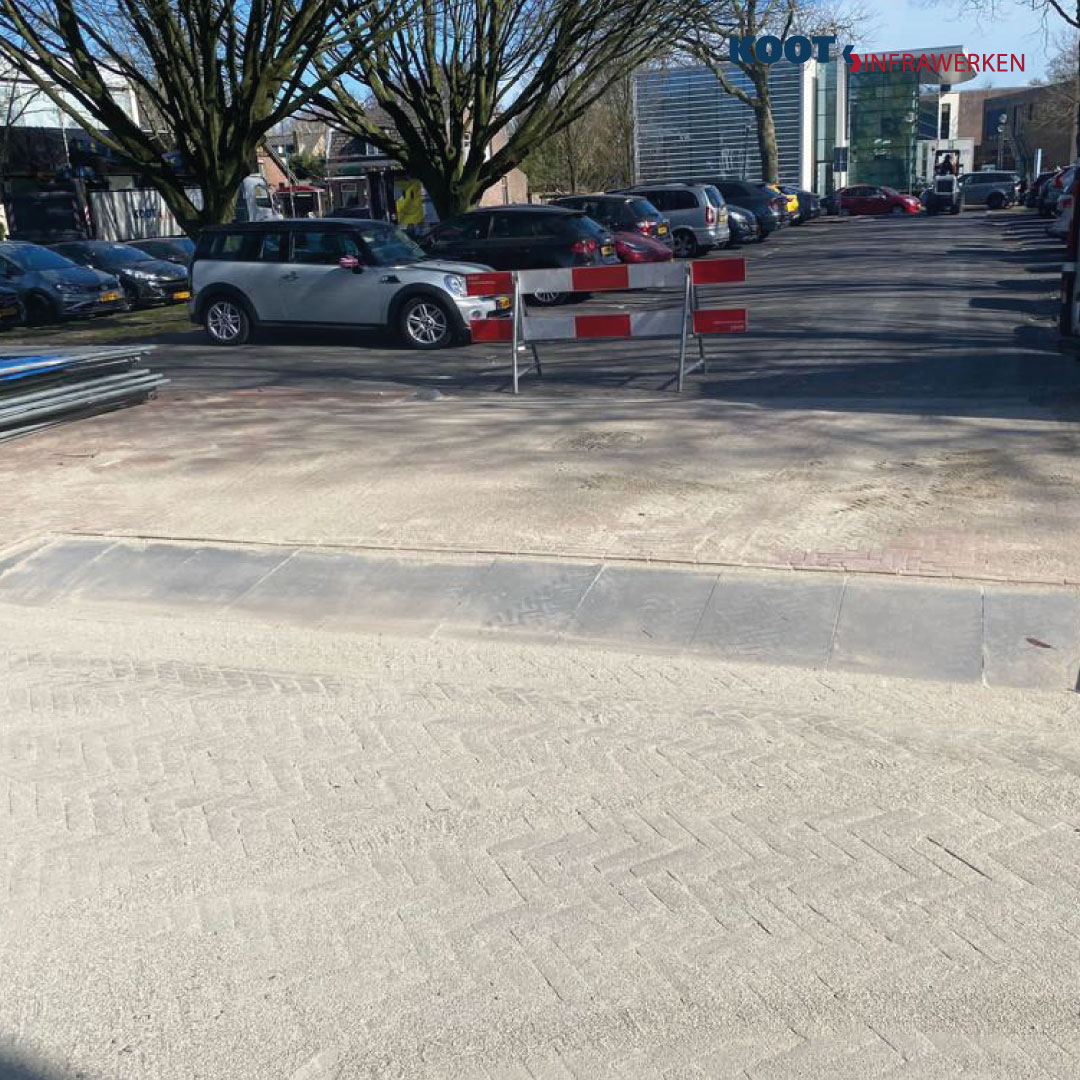 info_koot's tweet photo. Het herinrichten van het Dorpslein in Vleuten is gereed. Voor de @gemeenteutrecht in opdracht van @vanwijknieuwegein hebben wij dit mooie project mogen realiseren. #kootinfrawerken #kootverkeerstechniek #gemeenteutrecht #gww https://t.co/W80rnV5umP