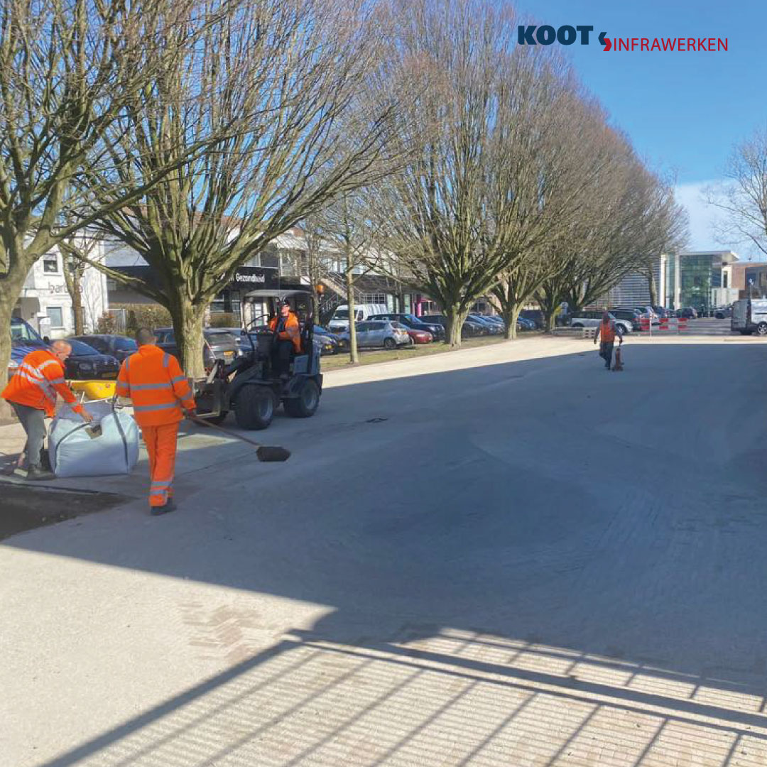info_koot's tweet photo. Het herinrichten van het Dorpslein in Vleuten is gereed. Voor de @gemeenteutrecht in opdracht van @vanwijknieuwegein hebben wij dit mooie project mogen realiseren. #kootinfrawerken #kootverkeerstechniek #gemeenteutrecht #gww https://t.co/W80rnV5umP