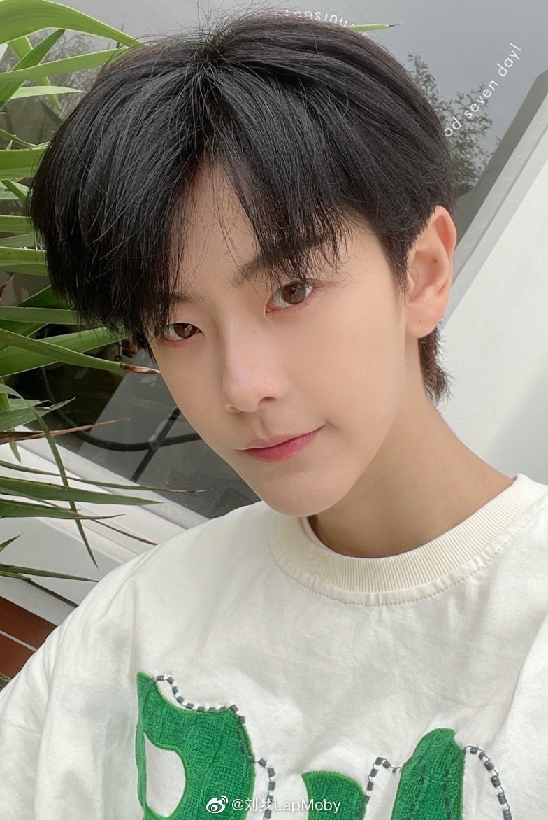 liumeng_fei's tweet photo. • 220318
Update on Weibo: (1/2)
 
"About you/💐"
#LiuMeng #刘梦 https://t.co/vF9U693pcR