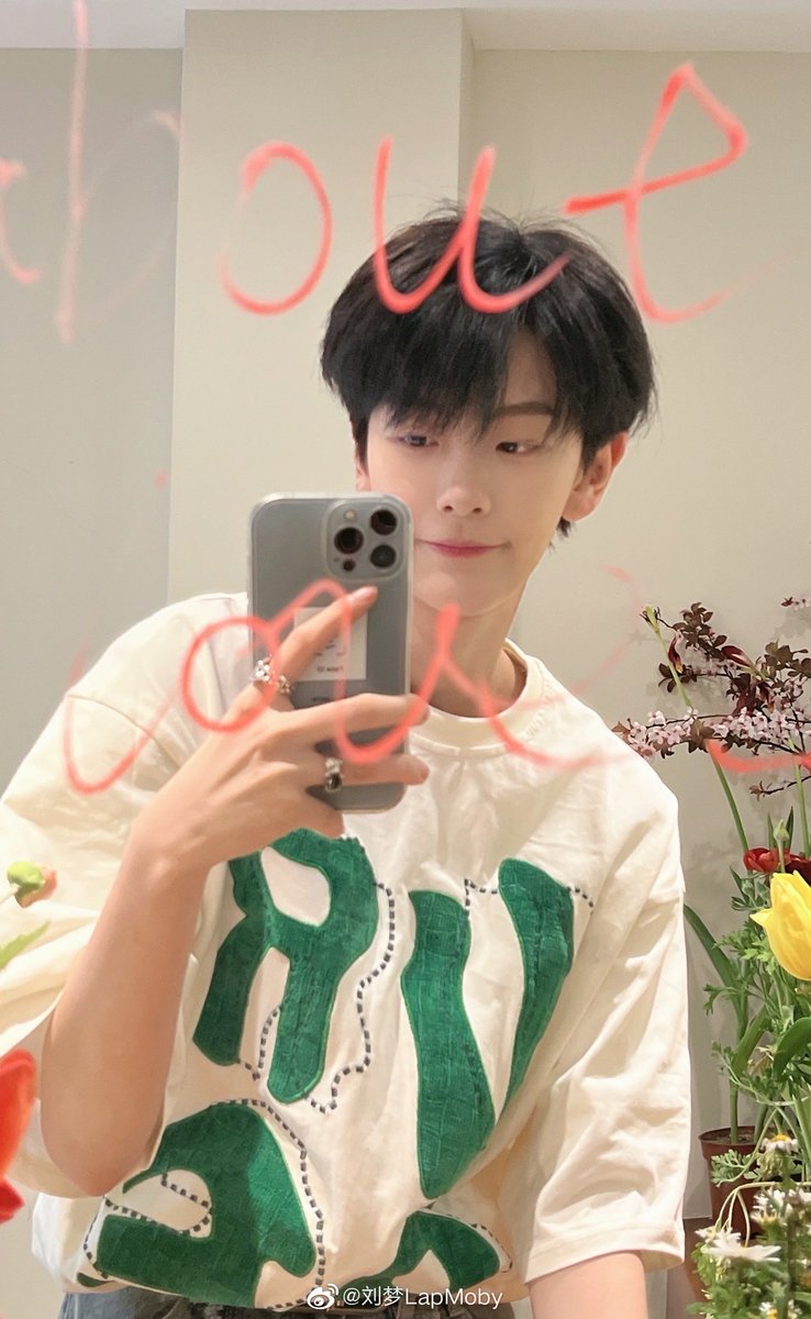 liumeng_fei's tweet photo. • 220318
Update on Weibo: (1/2)
 
"About you/💐"
#LiuMeng #刘梦 https://t.co/vF9U693pcR