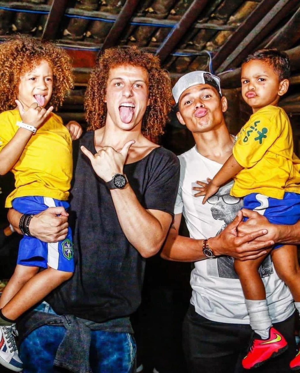 Current &amp; past <a href="/ChelseaFC/">Chelsea FC</a> defenders <a href="/DavidLuiz_4/">David Luiz</a> &amp; <a href="/tsilva3/">Thiago Silva</a> 💙🇧🇷