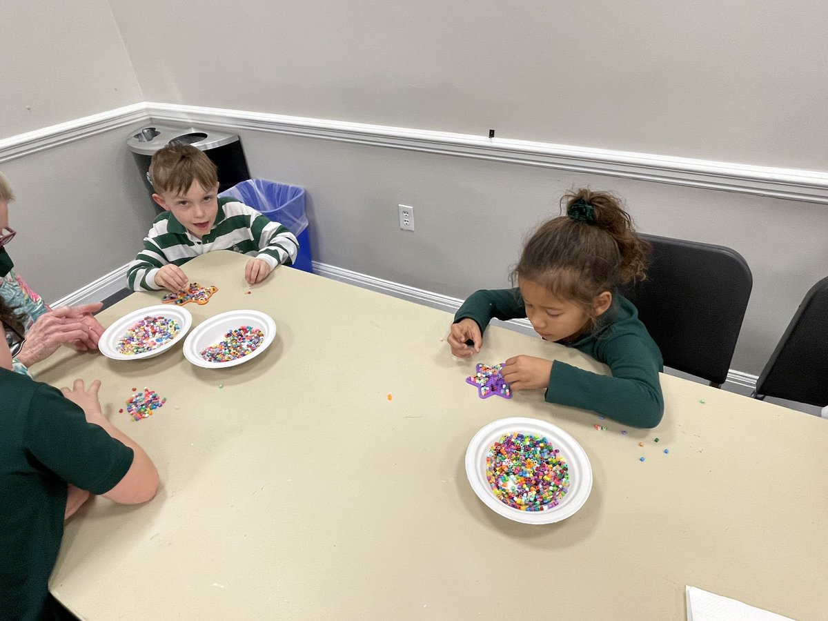 PineCrestAux's tweet photo. #PerlerBeads is a treat in #PCExtendedDay! Ss enjoy the opportunity to be #PCCreative with colorful beads and a variety of templates. π·βοΈ In addition to enhancing fine motor skills, this activity often takes patience and concentration, but the reward is exciting! #PCAfterSchool https://t.co/hFpRR83RH9