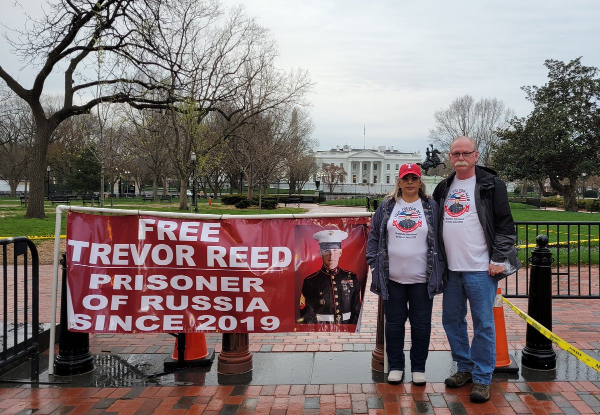 freetrevorreed's tweet photo. Freezing rain has stopped. Outside White House. Mr. President please meet with us. Save our son. https://t.co/5b9vAjWo9X