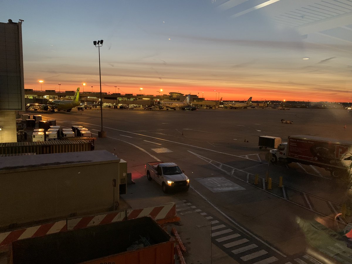 PhotogAaron's tweet photo. We’re making our way New Orleans this morning for the NCAA Men’s Final Four to cover @NovaMBB . @SrederFox29 will have all the latest coverage throughout the week on @FOX29philly https://t.co/JNKGqP46Vu