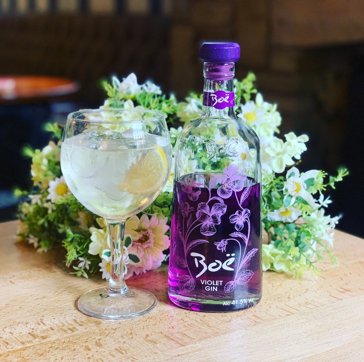 You know what rhymes with spring? Boë violet gin! Who knows what country this gin is from? ~hint~ it’s close to home! 🤔🌸🌸🌺🌷
