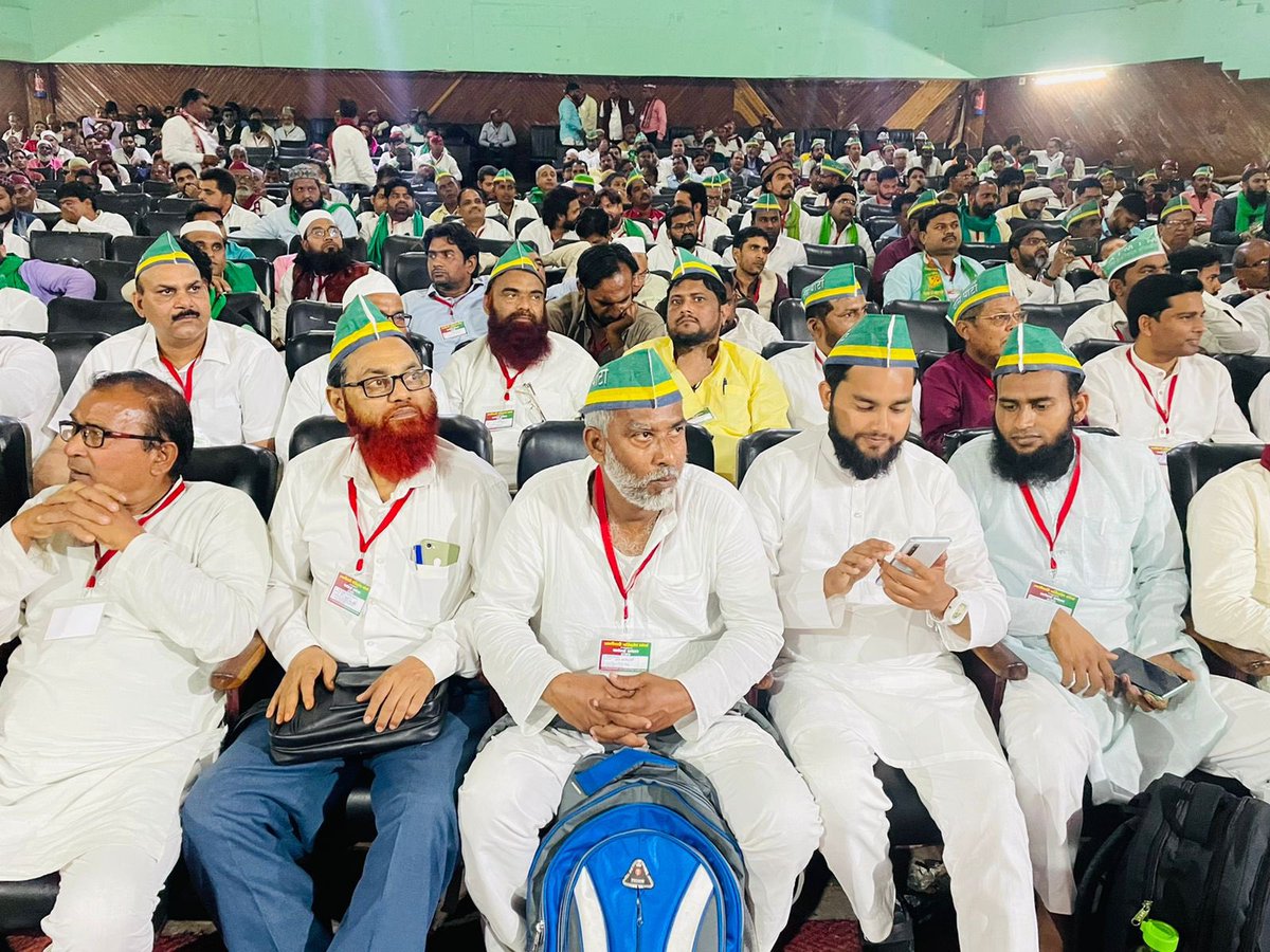peacepartyup's tweet photo. आज दिनांक 30/03/2021 को भागीदारी परिवर्तन मोर्चा के तत्वाधान में कार्यकर्ता सम्मेलन में   शामिल हुए @BabuSinghKush5 @asadowaisi @ppayub https://t.co/mRfQbF7rPS