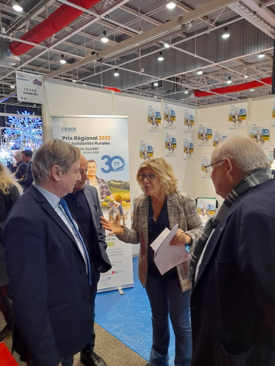 cesergrandest's tweet photo. #PRSR22 : @VeroKleinAB présente le Prix Régional des #Solidarités #rurales aux visiteurs à #Urbest.
Ici a @GrosdidierMetz avec @Philip3Renaudin
Ouverture des candidatures vendredi 1er avril sur https://t.co/AZPkf0P1Po https://t.co/4JpnyGl3RQ