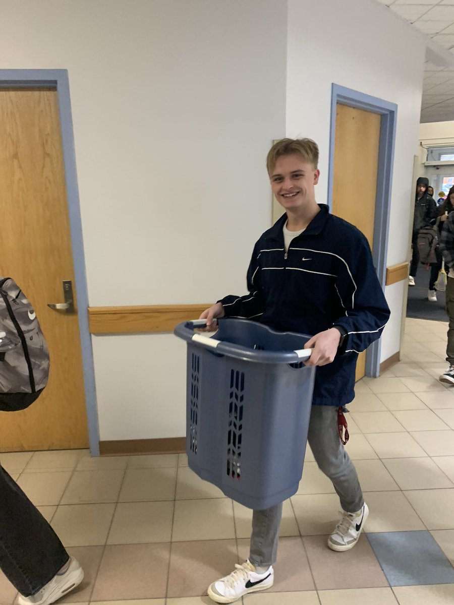 msecor10's tweet photo. Anything but a back pack day @WestGeneseeCSD @wgstuco21 https://t.co/KykzLVOnf1