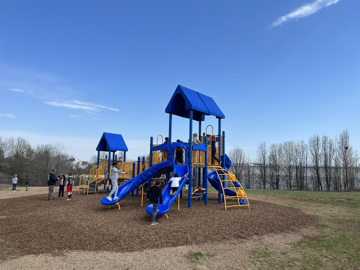 JWEwolves's tweet photo. What’s beautiful campus for our kids to enjoy! #fhsdcommunity #workhardplayhard https://t.co/JWW57IsF0J