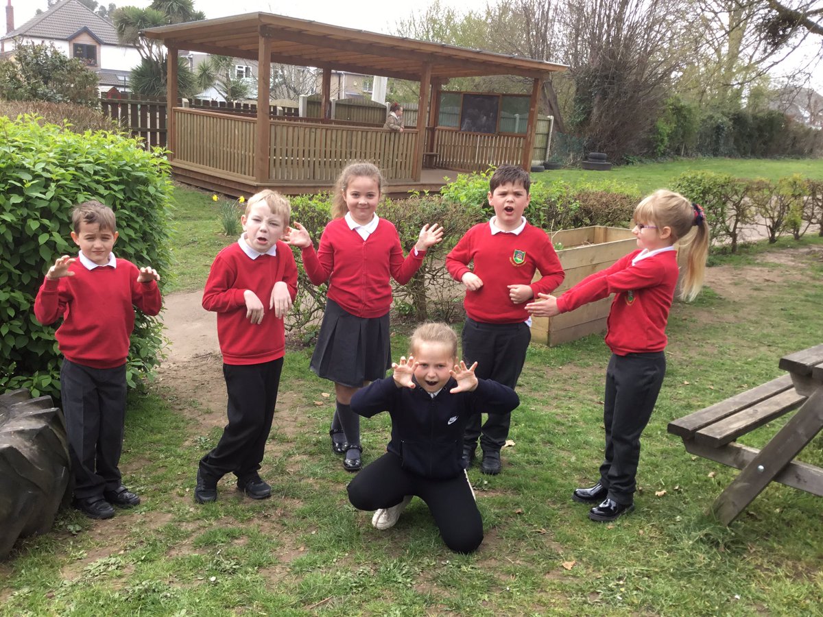 CastlePark_Cald's tweet photo. Imaginative and thoughtful responses to The Tin Forest text today in Y3. Fabulous drama freeze frame and thought tracking to bring the story to life. #TheTinForest @EAS_LLCEnglish #EnjoymentInLearning https://t.co/PizdXOK7so