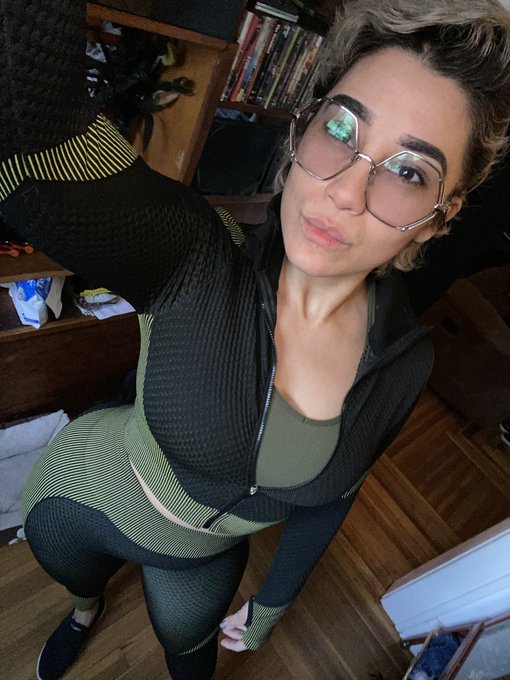 On my way to barre With my sister in law!! https://t.co/gelXcpz6yi<a href="/tag/grannypanties"class="tags"><span>#grannypanties</span></a><a href="/tag/ecf"class="tags"><span>#ecf</span></a><a href="/tag/splitpants"class="tags"><span>#splitpants</span></a>