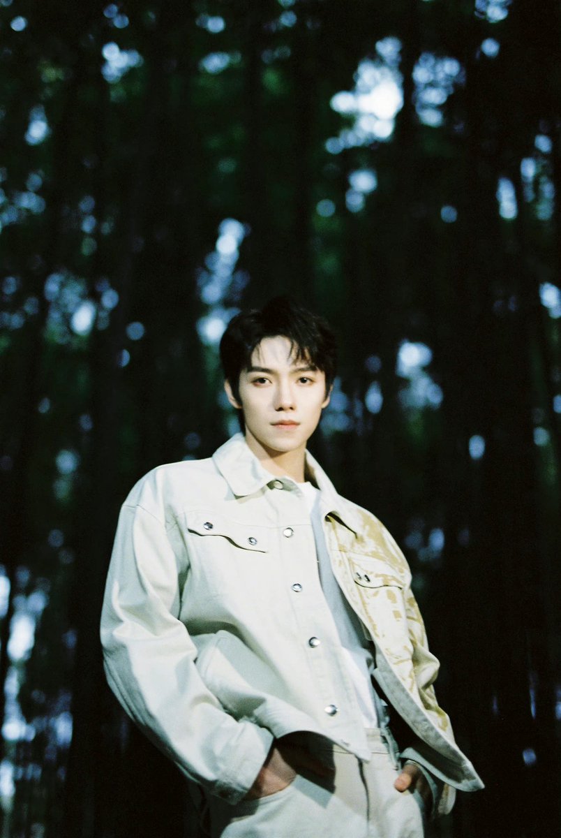 luo_club's tweet photo. [Z-众所舟知 Weibo] 220330 update

Salty sea and gentle breeze，how sweet is our little boat (yizhou) 

#罗一舟 #LuoYizhou #IXFORM #IXFORM罗一舟 https://t.co/cmtRDdyp8s