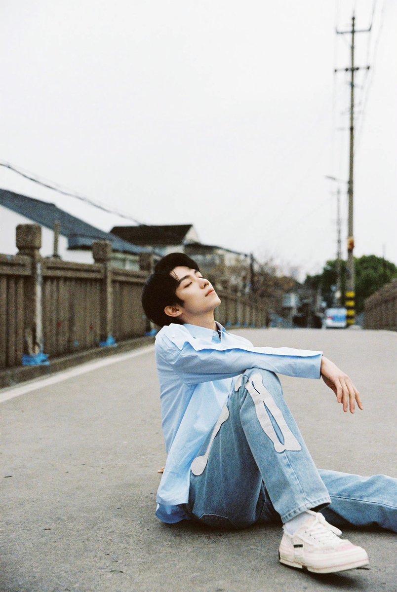 luo_club's tweet photo. [Z-众所舟知 Weibo] 220330 update

Salty sea and gentle breeze，how sweet is our little boat (yizhou) 

#罗一舟 #LuoYizhou #IXFORM #IXFORM罗一舟 https://t.co/cmtRDdyp8s
