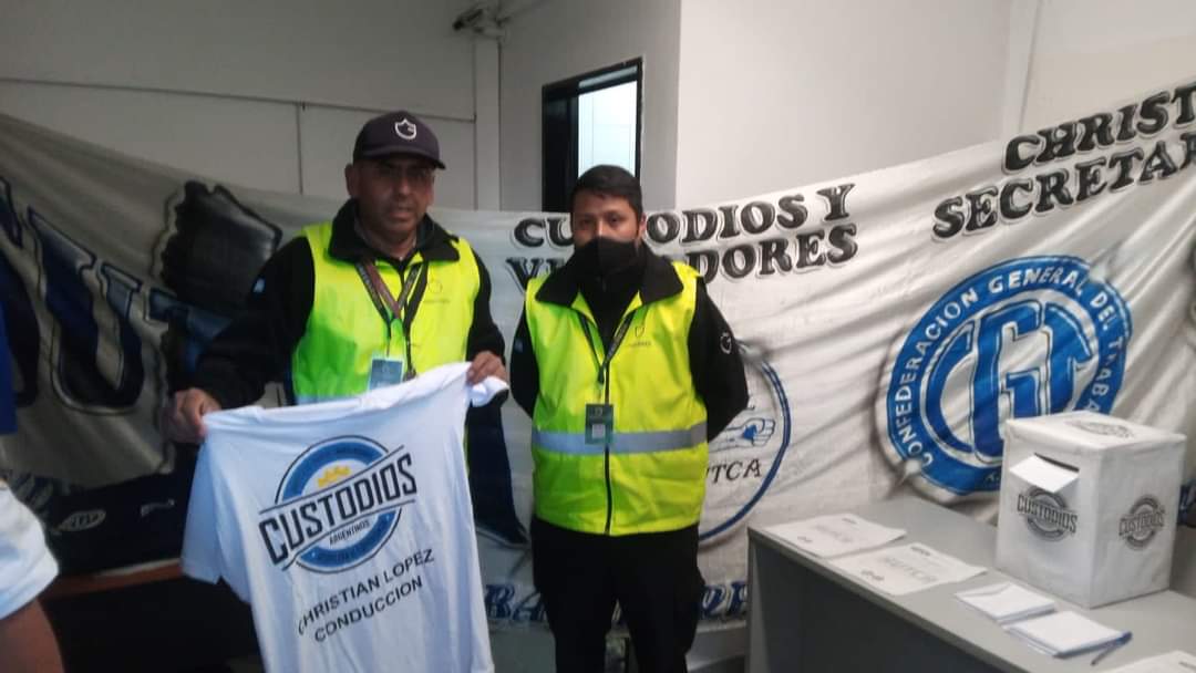Chris_Lopez_Ok's tweet photo. #BloqueNacional d #SeguridadaPrivada más elecciones,más militancia,el bloque se formo con esa coherencia y la vamos a llevar a todo el pais donde esten los trabajadores felicitaciones a los delegados #RamaPortuaria d las empresas #Greenarmor y #GrupoMaipú #OrietaMario #TevezOscar https://t.co/vbSQOUHVhv