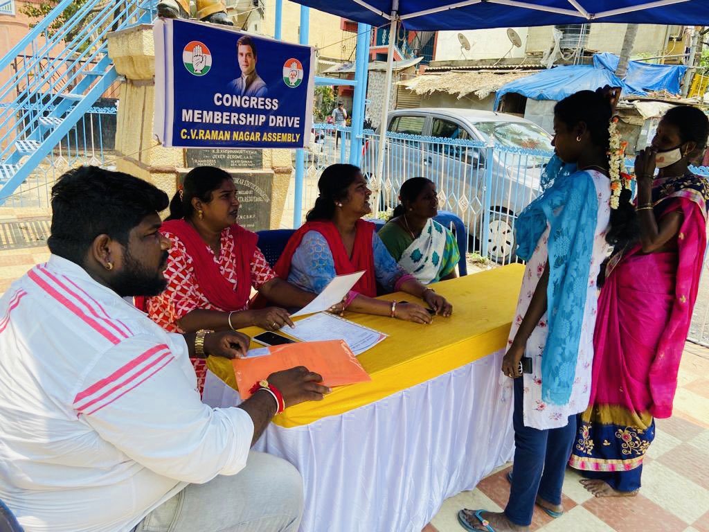 hmjyothish14's tweet photo. @iyckarnataka organised digital membership camps at Sir CV RamanNagar assembly Good response from public #CongressMembership @rssurjewala https://t.co/VARrkwFyGT