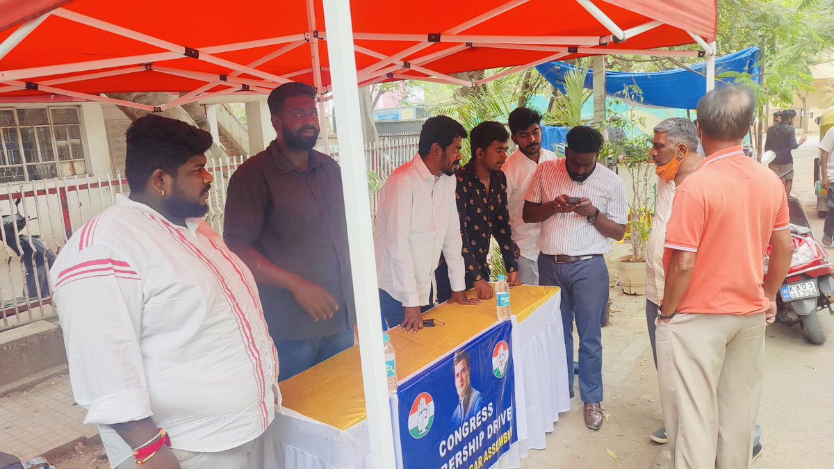 hmjyothish14's tweet photo. @iyckarnataka organised digital membership camps at Sir CV RamanNagar assembly Good response from public #CongressMembership @rssurjewala https://t.co/VARrkwFyGT