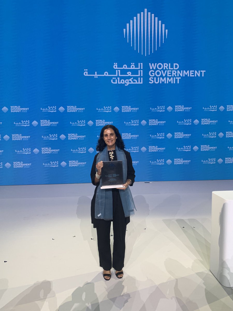 alvaro_ceriani's tweet photo. Acompañando a la Ministra Arbeleche a recibir el premio a la mejor Ministra a nivel mundial, en la Cumbre de Gobierno Global. Un orgullo para el URUGUAY! https://t.co/th037HGDch