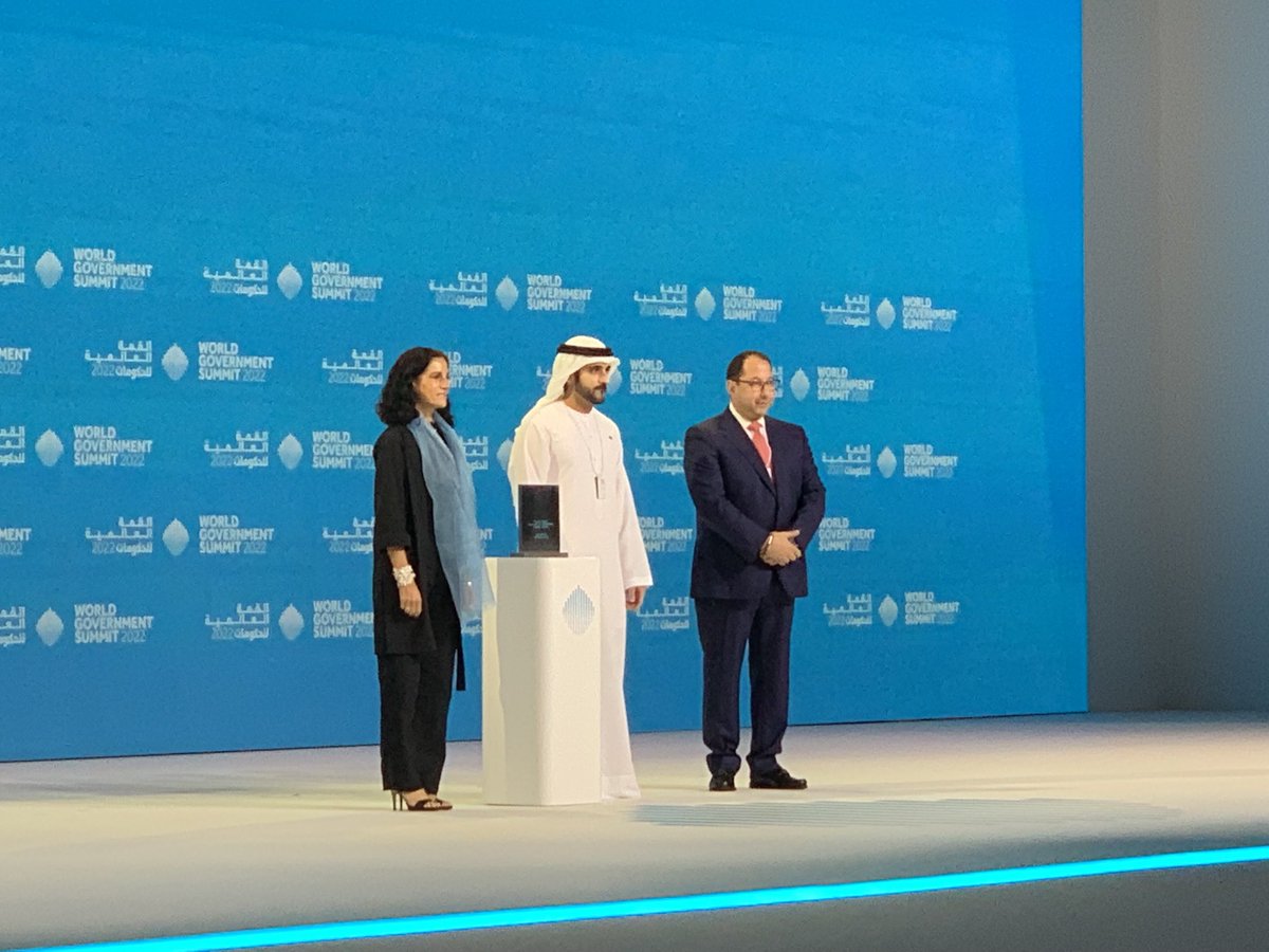 alvaro_ceriani's tweet photo. Acompañando a la Ministra Arbeleche a recibir el premio a la mejor Ministra a nivel mundial, en la Cumbre de Gobierno Global. Un orgullo para el URUGUAY! https://t.co/th037HGDch