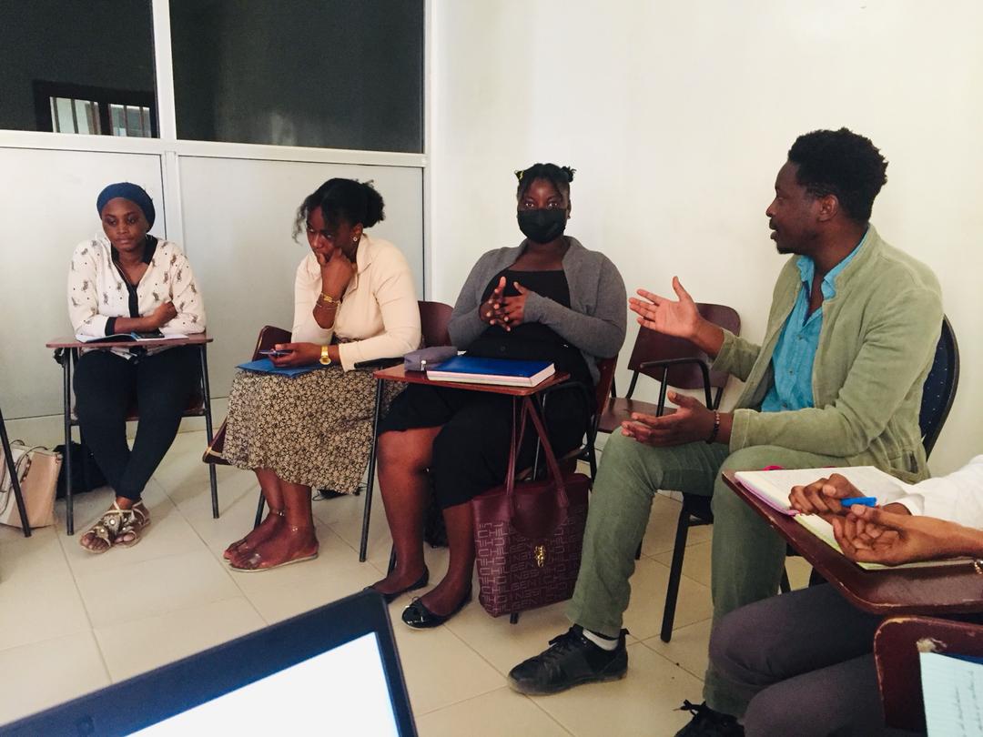 MbyahNdze's tweet photo. Aujourd'hui, examen #Numérique #2022L1 #Ejicom.
Merci à notre professeur M.@AmonRemy   pour la connaissance partagée avec nous. https://t.co/4hmi1ubhW6