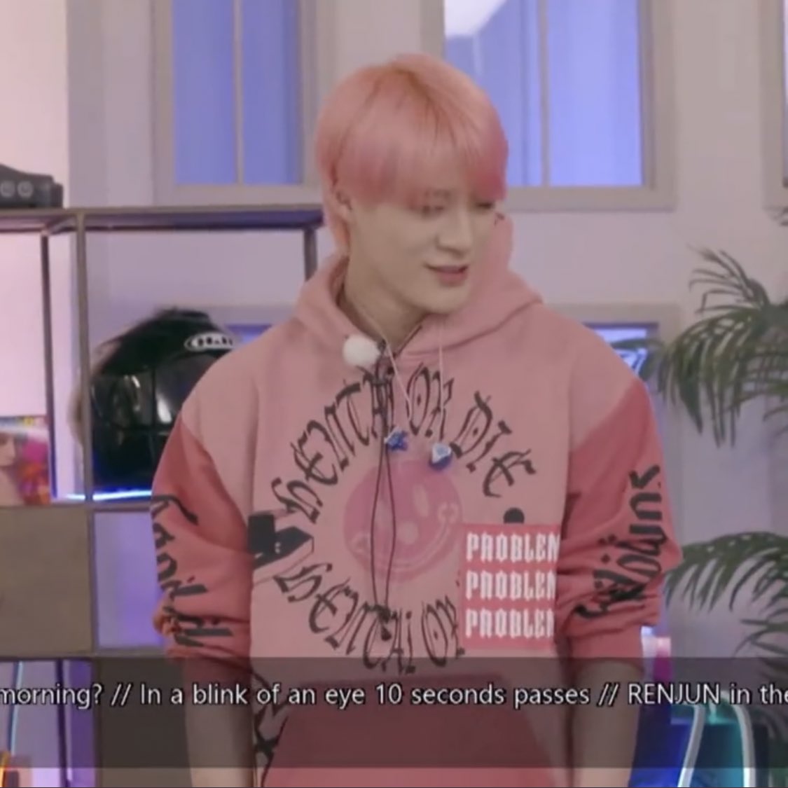 jeno imitating renjun in the morning😭
