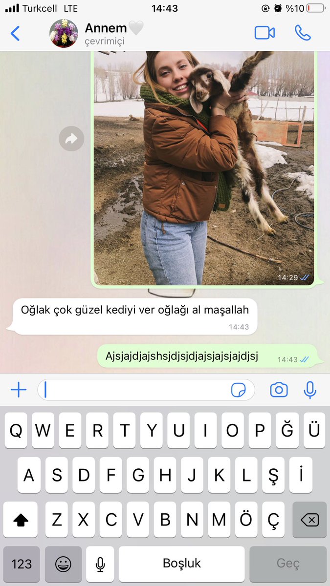 aleynaakisa's tweet photo. Anne evladımdan nefret ediyorsun ama bunu da demezsin ya https://t.co/4329BRmgQL