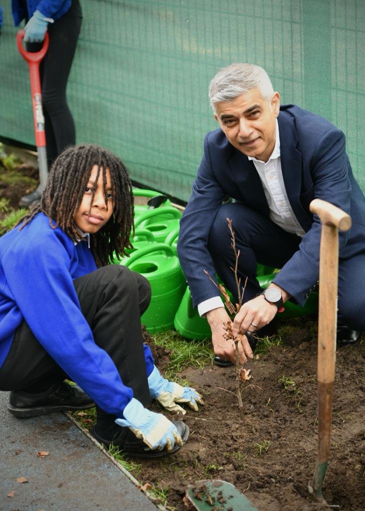 MayorofLondon's tweet photo. I'm delighted that London has been chosen as one of the Queen’s Green Canopy Champion Cities in recognition of our environmental efforts.

I celebrated the good news by joining a tree planting event at @GascoigneSchool earlier today.🌳 https://t.co/IDtwn6fCkc