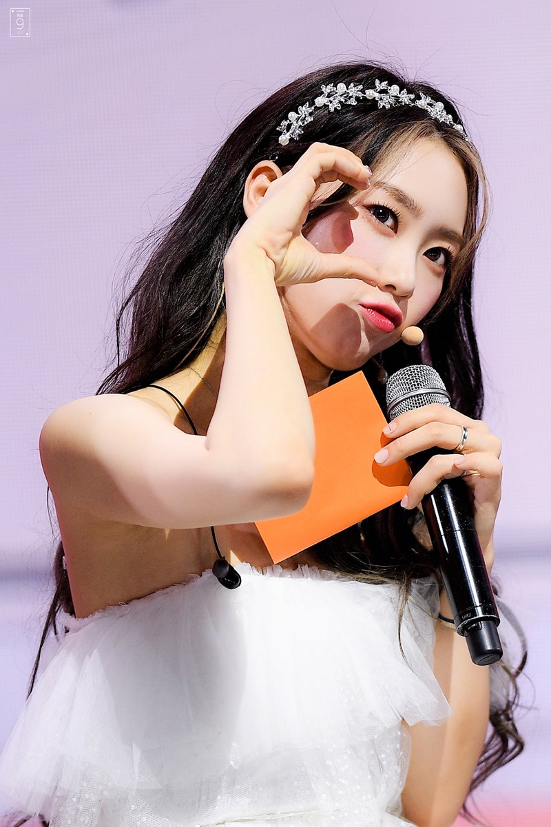 ji_ho9_'s tweet photo. 220328  쇼케이스

비를 내려 이 사막에

#오마이걸 #지호 
#OHMYGIRL #JIHO

@WM_OHMYGIRL https://t.co/pNGCvo8L7Y