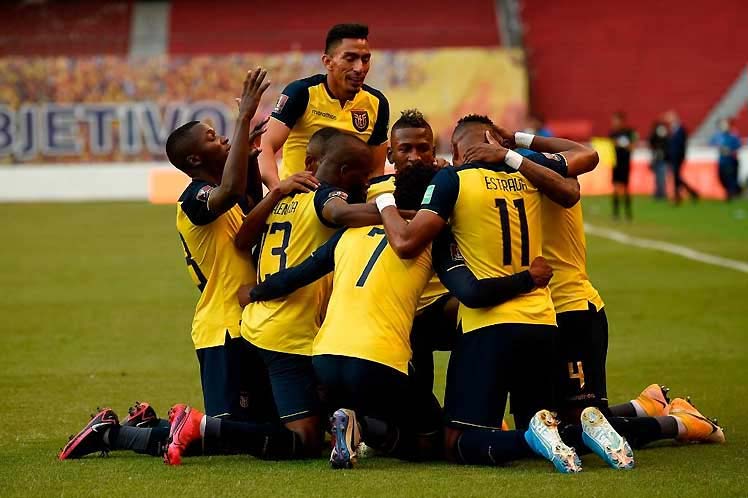 TargetScouting_'s tweet photo. Average age World Cup qualifiers South America:

1. Ecuador - 25,8
2. Venezuela - 27
3. Brazil - 27,7
4. Uruguay - 27,8
5. Paraguay - 27,9
6. Bolivia - 28
7. Argentina - 28,1
8. Colombia - 28,8
9. Peru - 29,4
10. Chile - 30

La Tri 🇪🇨 has the future 👀 https://t.co/sZS3pQXJVe