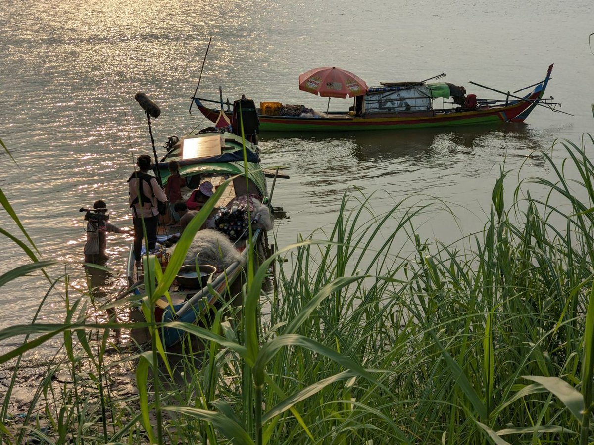 BophanaCenter's tweet photo. Vicheka is a trainee #intheproject "Visualizing the Mekong: Stimulating Youth’s Participation and Engagement Through Documentary Films" interviewed people for #production of her #firstshortfilm "On the Boat, on the River".
@SwedeninKH
#SwissCooperationMekong
@bbcmediaaction https://t.co/CLjNFMVpFt