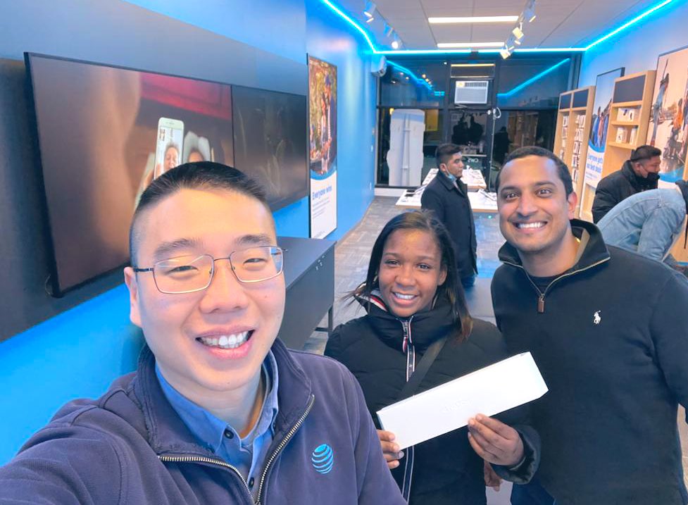 SmallBizzyBone's tweet photo. 🚨🚨🚨3 Firstnet &amp; 4 📲📲📲📲FRAO Ports from T-Mobile for our BRAND NEW @CWServicesNY STORE in Spanish Harlem!!!

Great start on the 2nd day open 😯!!! 

#PortPositivity 📈
#FindAFirstResponder 🚨 https://t.co/XG1Qiyo5jL
