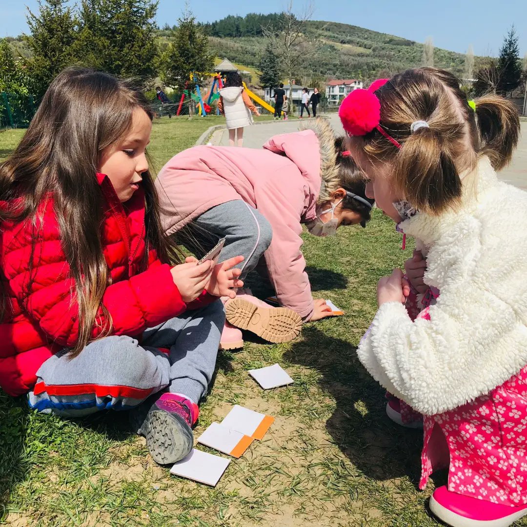 Bugün Oyuncaksız Gün 🌸
Doğada farklı  materyalleri kullanarak kendi oyuncaklarımızı tasarlayarak eğlenceli vakit geçirdik. 🌿

<a href="/ErkenCocukluk/">Hale Güneş</a>
 <a href="/tugbaozdinc/">Tuğba Özdinç Kater</a>
<a href="/akkay_esra/">Esra Akkay</a>