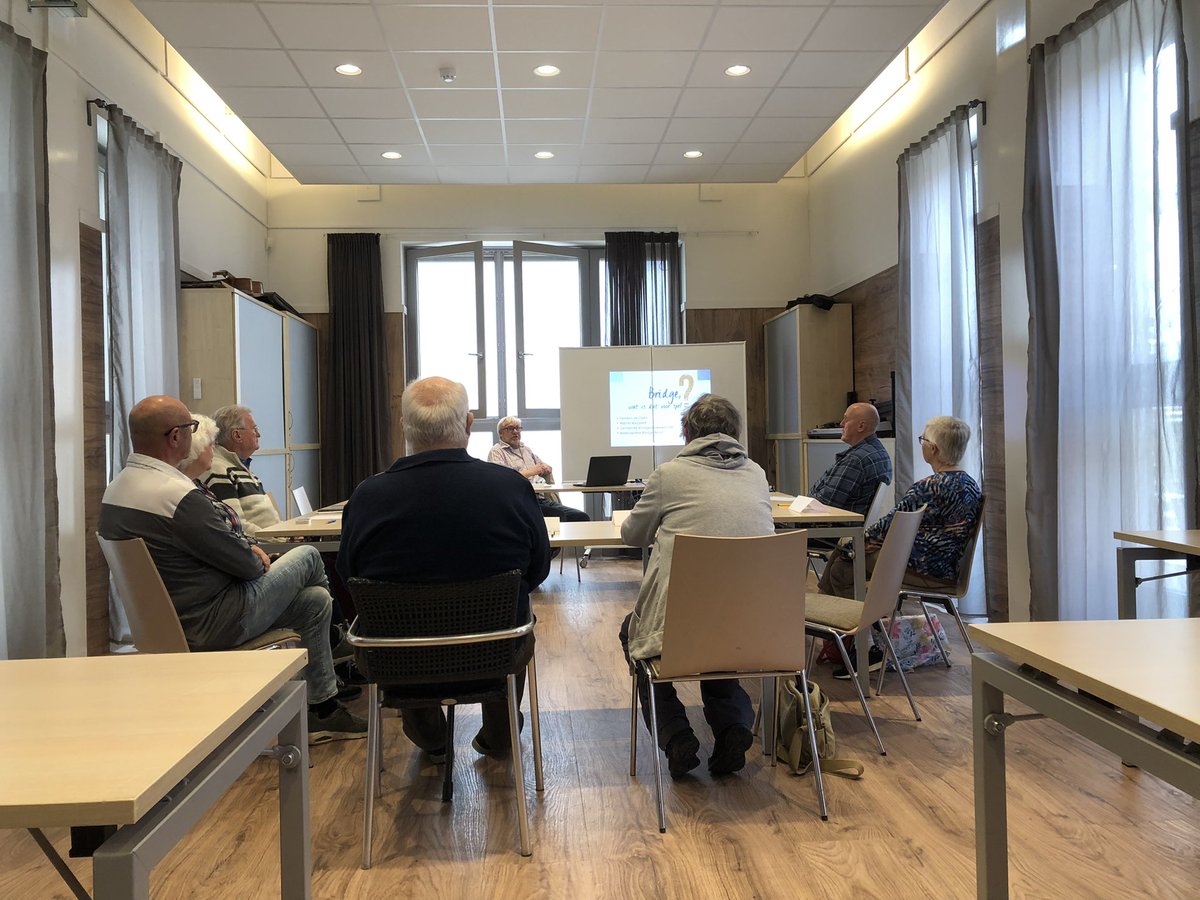 Na 2 jaar Corona vertraging zijn we gestart😃. In Schoonhoven en Krimpen aan de Lek zijn bridgecursussen onder de noemer Denken en Doen begonnen. Mooie gelegenheid om mensen te leren kennen en het spel, ook wel denksport, te leren! Met dank aan <a href="/Bridgebond/">BridgeBond</a> en <a href="/TKrimpenerwaard/">Team Sportservice Krimpenerwaard</a>