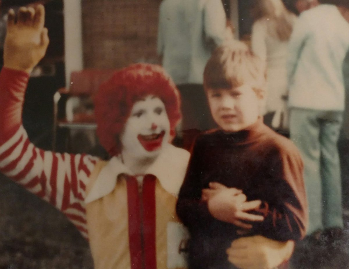 podcast_from's tweet photo. Check out this week's episode of the #MidweekHowl and find out how this picture of our host @grover4545 and Ronald McDonald happened...talk about a #killerclown π±
#FromTheShadowsPodcast https://t.co/qZnPRiTCrH