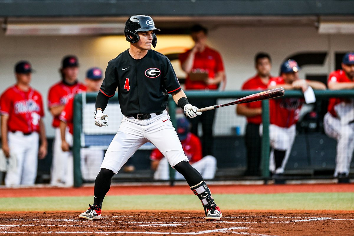 marcweiszer's tweet photo. A Georgia outfielder is now pulling double duty as a Bulldog wide receiver. How Randon Jernigan made a return to football and what he could offer his new team.
https://t.co/7ZVFqfgRBa https://t.co/CjzwZ7Wq9C