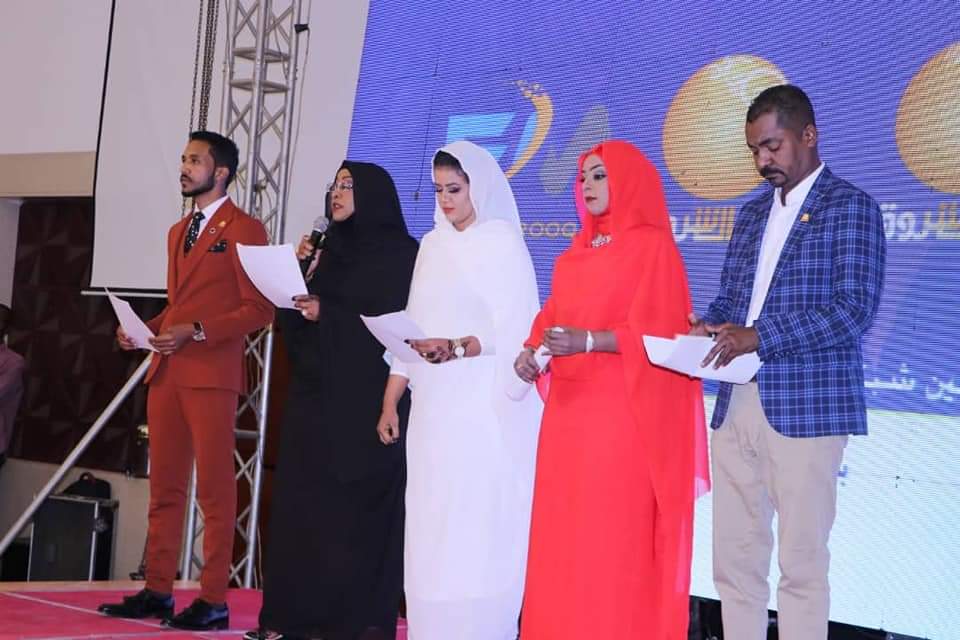 sudan_mix's tweet photo. بالصور 
شاهد حفل تدشين عودة قناة الشروق الفضائية للبث على القمر نايل سات وعرب سات.
وشهدت الإحتفالية إطفاء الشموع على شرف مرور إحدي عشر عاما على إنشأ القناة بحضور الإعلاميين وأهل الصحافة وجمع كبير من نجوم السياسة والفن والدراما والمسرح بالإضافة للكتاب والشعراء والمثقفين https://t.co/PE3FpRzgRF