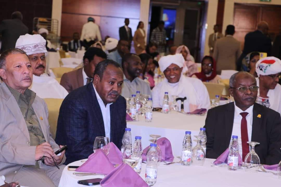 sudan_mix's tweet photo. بالصور 
شاهد حفل تدشين عودة قناة الشروق الفضائية للبث على القمر نايل سات وعرب سات.
وشهدت الإحتفالية إطفاء الشموع على شرف مرور إحدي عشر عاما على إنشأ القناة بحضور الإعلاميين وأهل الصحافة وجمع كبير من نجوم السياسة والفن والدراما والمسرح بالإضافة للكتاب والشعراء والمثقفين https://t.co/PE3FpRzgRF