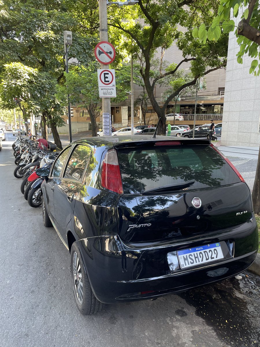 markstewartmell's tweet photo. É sempre assim na Av. Barbacena 1219. @OficialBHTRANS https://t.co/1FR10qZWdN